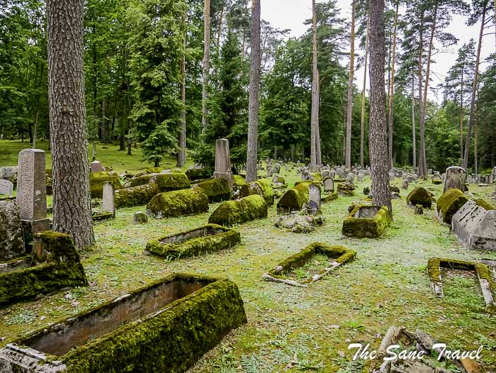 211 jaunjelgava cemetery thesanetravel.com P2110639
