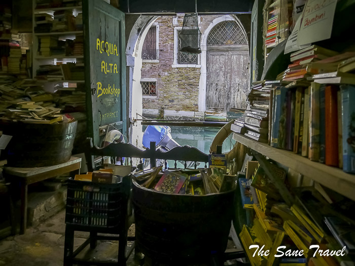 52 venice bookshop thesanetravel.com venice bookshop P1240785