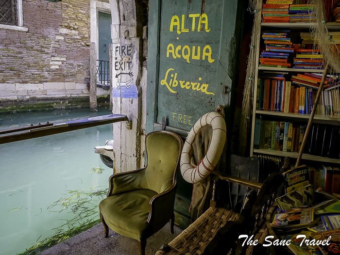 53 venice bookshop thesanetravel.com venice bookshop P1240788