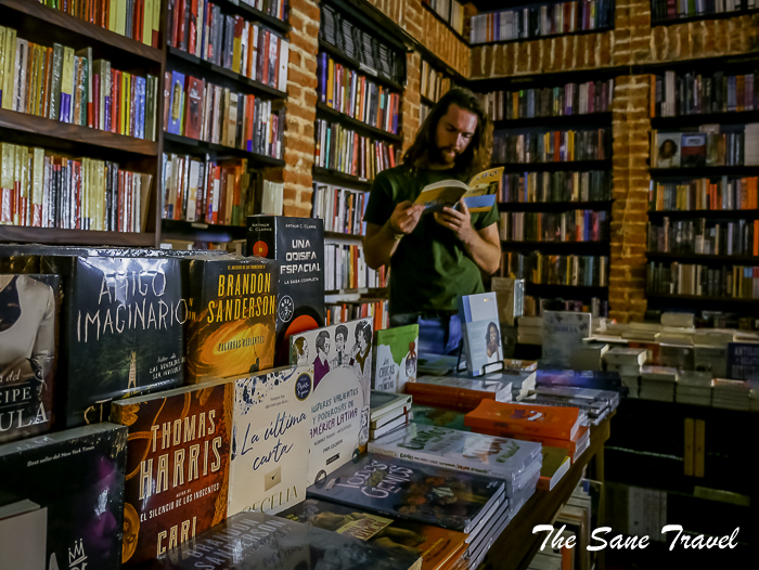79 cartagena bookshop thesanetravel.com P1910735