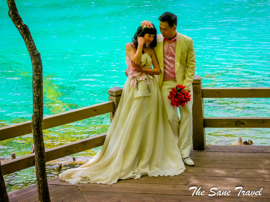 Newlyweds Jiuzhaigou national park China