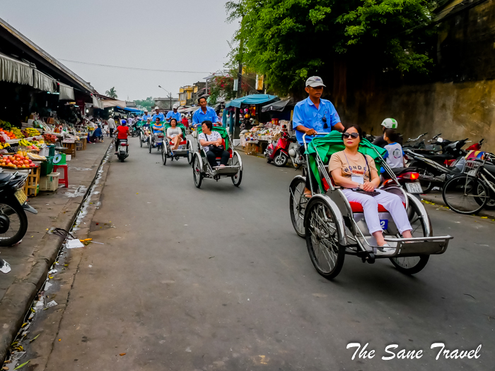 6 tourists hoi an www.thesanetravel.com