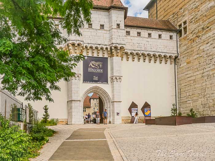 32 castle annecy thesanetravel.com P1624449