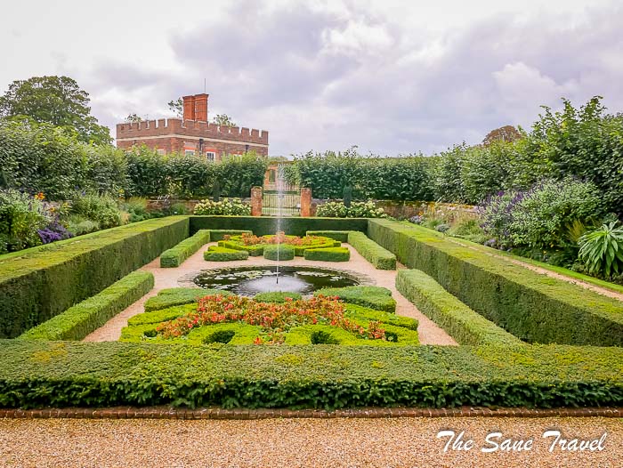 71 hampton court gardens thesanetravel.com P2120236