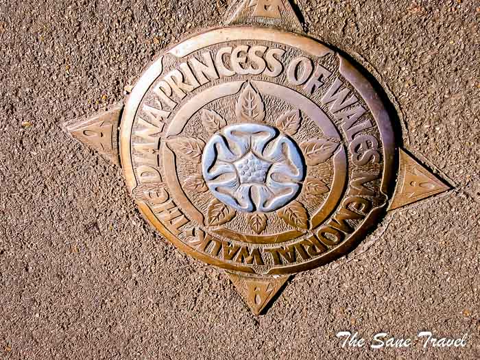 81 diana sign thesanetravel.com London 1008201