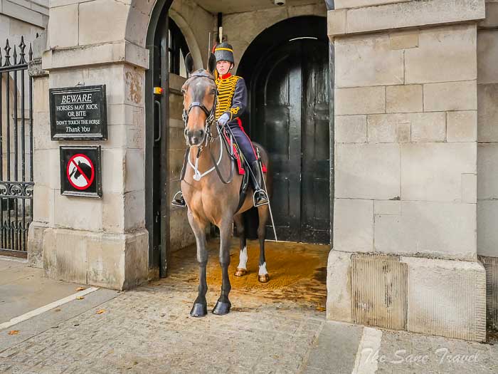 27 horse guards thesanetravel.com P1801372
