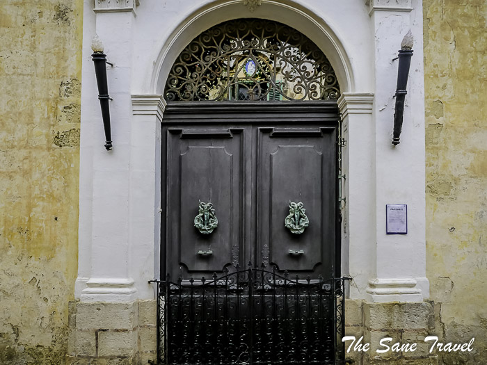 72 doors and gates thesanetravel.com P1155736