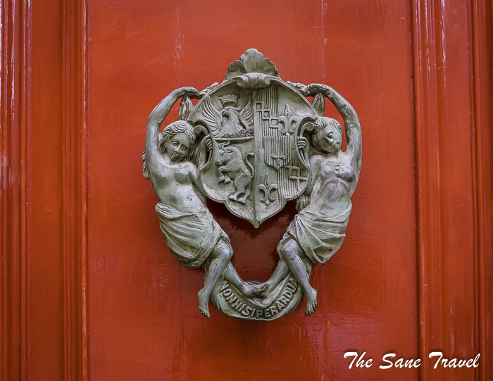 92-door-cnockers-thesanetravel.com-P1155681