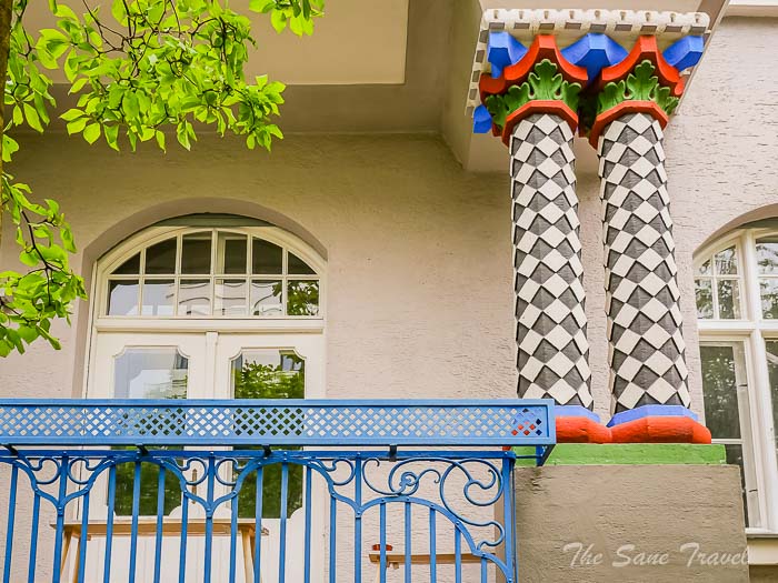 147 liquorice swirl house thesanetravel.com P1385213