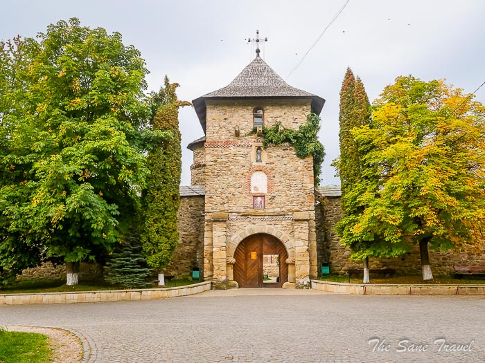 33 moldovita painted thesanetravel.comP1347508