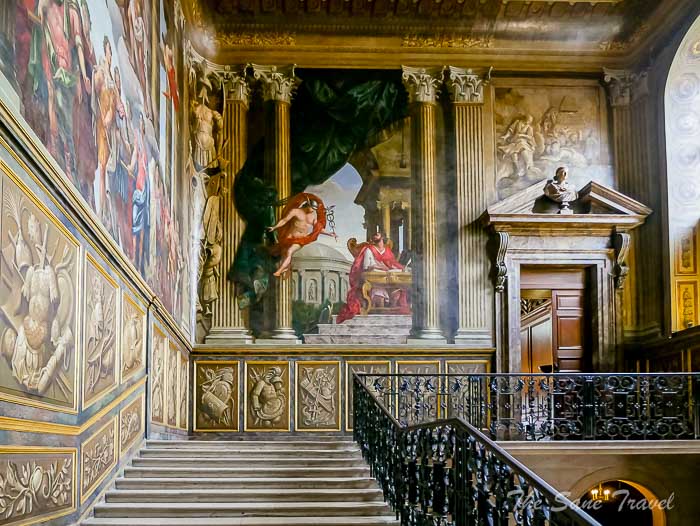 51 hampton court stairs thesanetravel.com P2120050