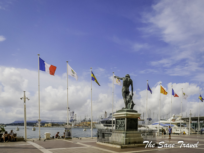47 navigation statue toulon thesanetravel.com P1099348