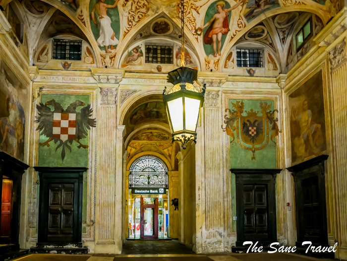 Palace courtyard Via Garibaldi Genova thesanetravel.com 1060057