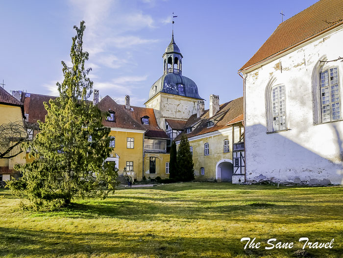 103 straupe castle thesanetravel.com P1960443