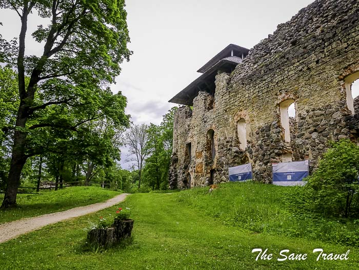 201 rauna castle ruins thesanetravel.com P2020406
