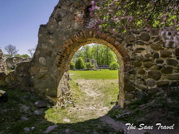 40 dobele castle ruins thesanetravel.com P2010503