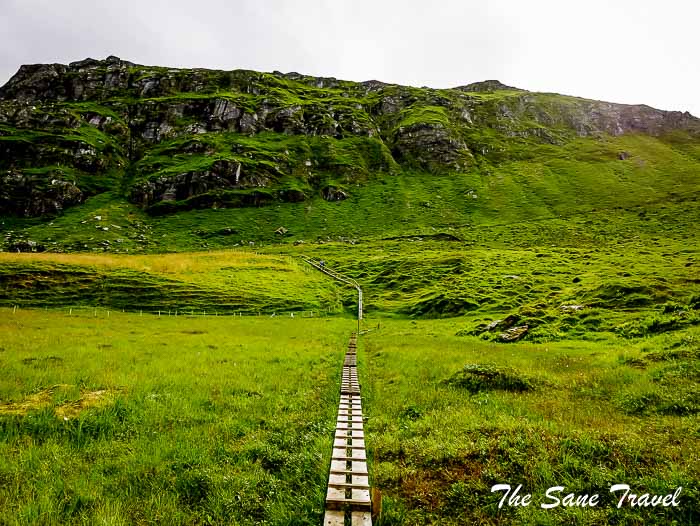 85 ryten hike lofoten norway thesanetravel.com P1800501