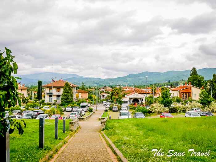 80arezzo parking lot thesanetravel.com 1460505