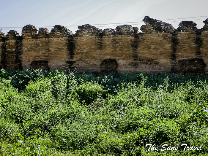 30going around city wall bagan thesanetravel.com 1610835
