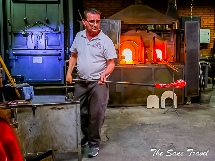 21 glass blowing murano www.thesanetravel.com 1250514