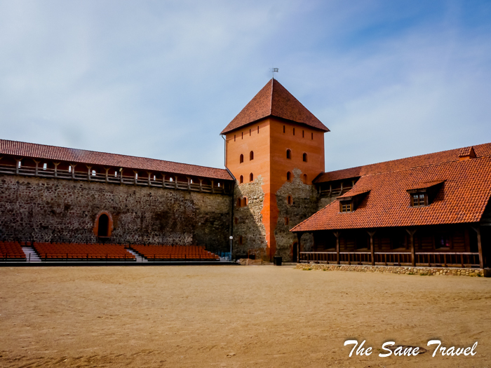 lida castle belarus www.thesanetravel.com 1380431