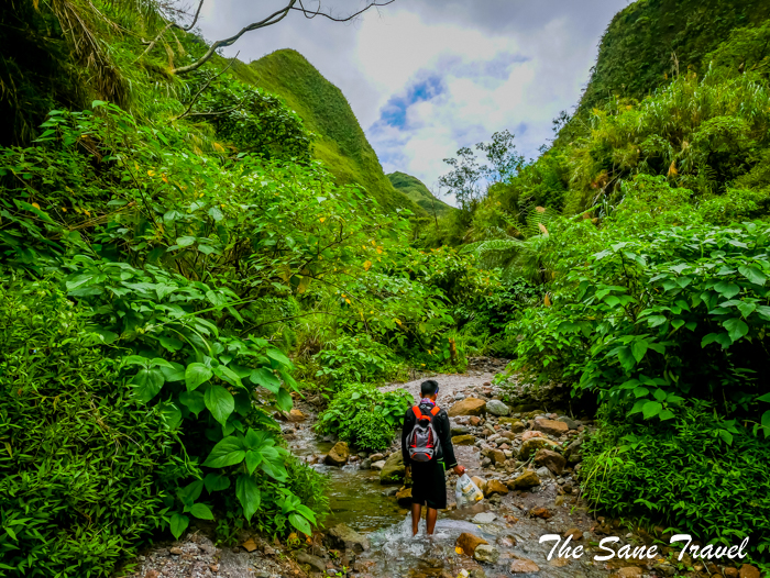 21 hiking to pinatubo volcano philippines www.thesanetravel.com 1150279