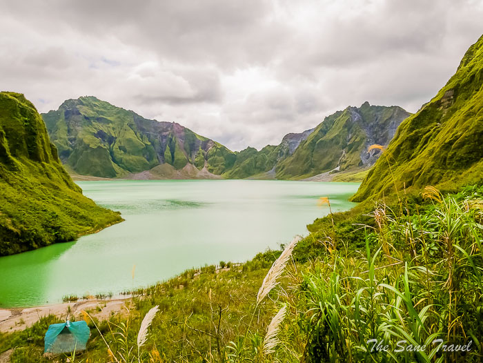 24 hiking to pinatubo volcano philippines www.thesanetravel.com 1150297